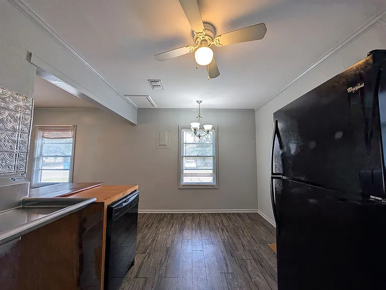 890 Josephine St — Photo 9
