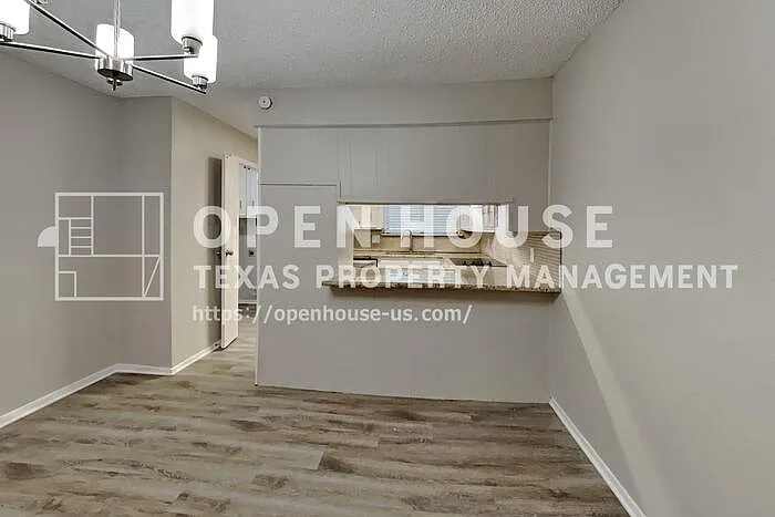 4300 Spring Hill Ln — Photo 6