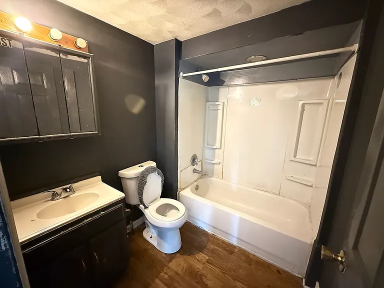 2023 Berkley St — Photo 3