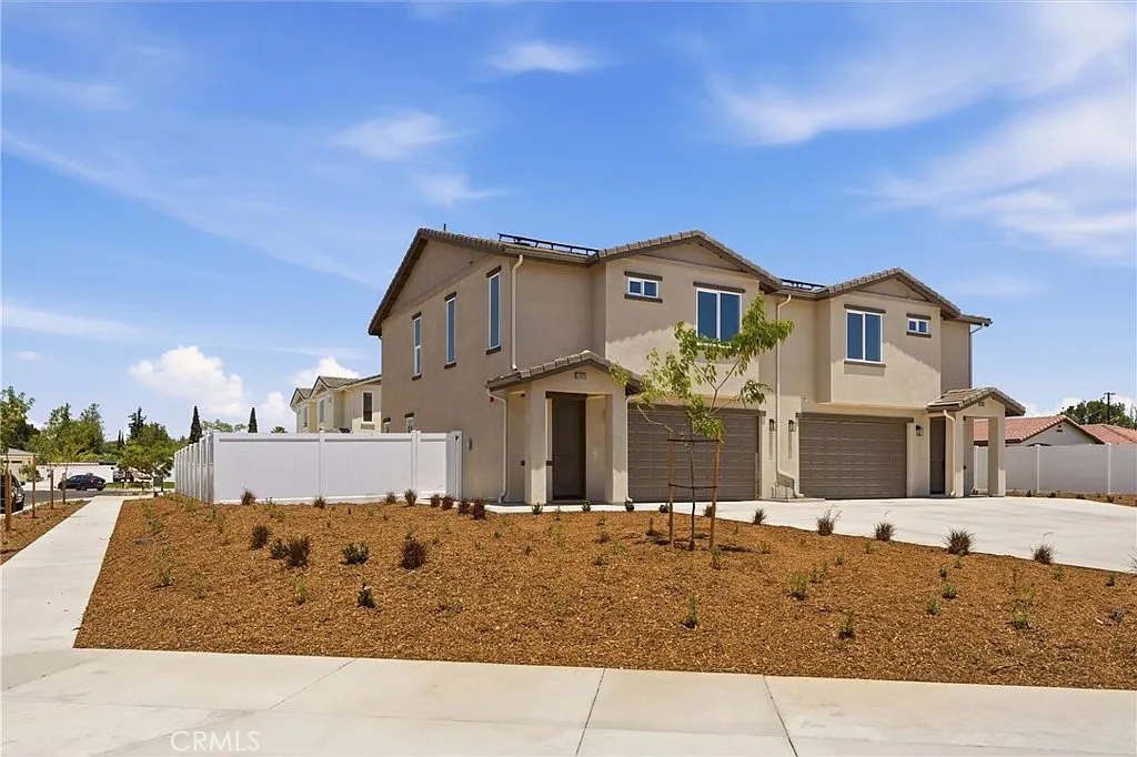3 bed, 2.5 bath, 1603 sqft, $3,750 — Photo 1