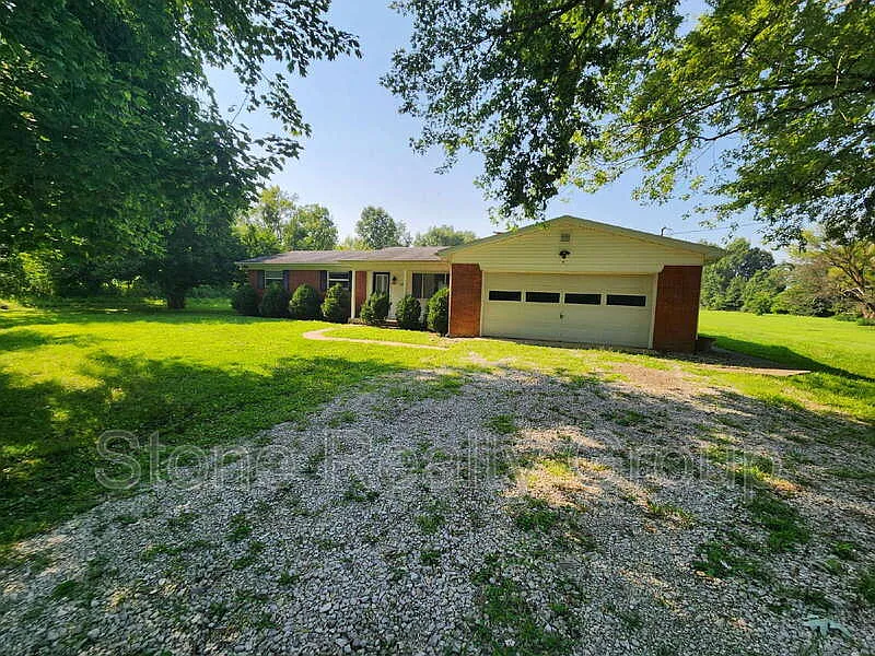 3 bed, 1.5 bath, $1,750 — Photo 2