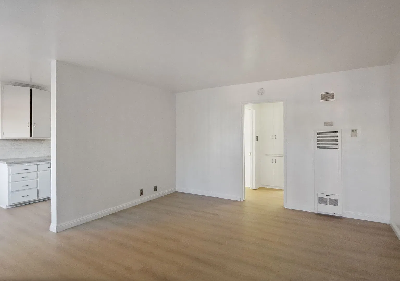 Charming 1-Bedroom Apartment in a Gated Long Beach Community — Photo 2