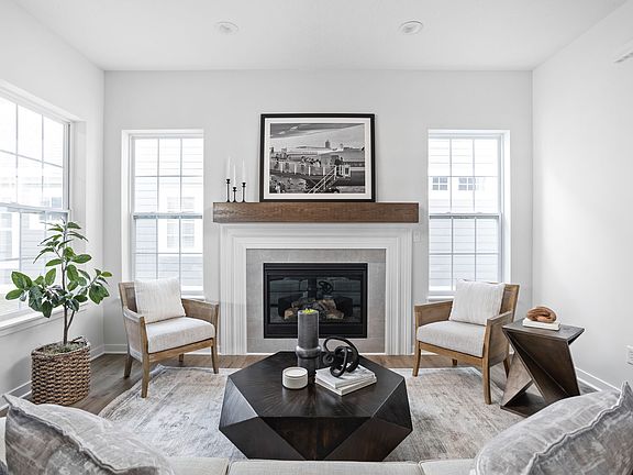 4th image of 15292 Fairlands Dr
