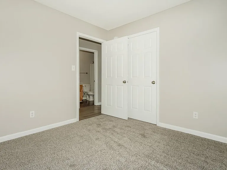 1332 Custer Dr E — Photo 11