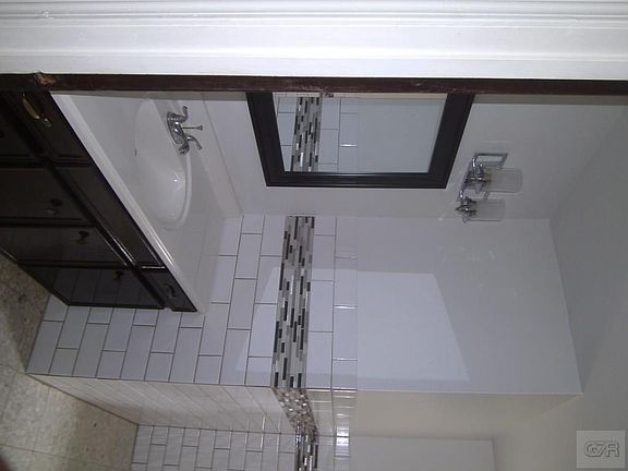 5th image of 3217 Pine St