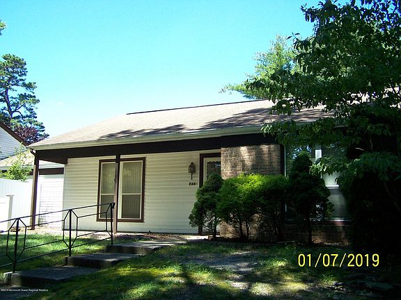2nd image of 734B Chatham Ln #B