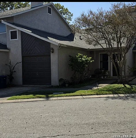 2 bed, 1.0 bath, 1027 sqft, $1,275 — Photo 1