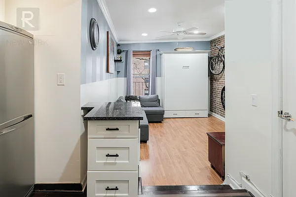 Sold by R New York | media 13