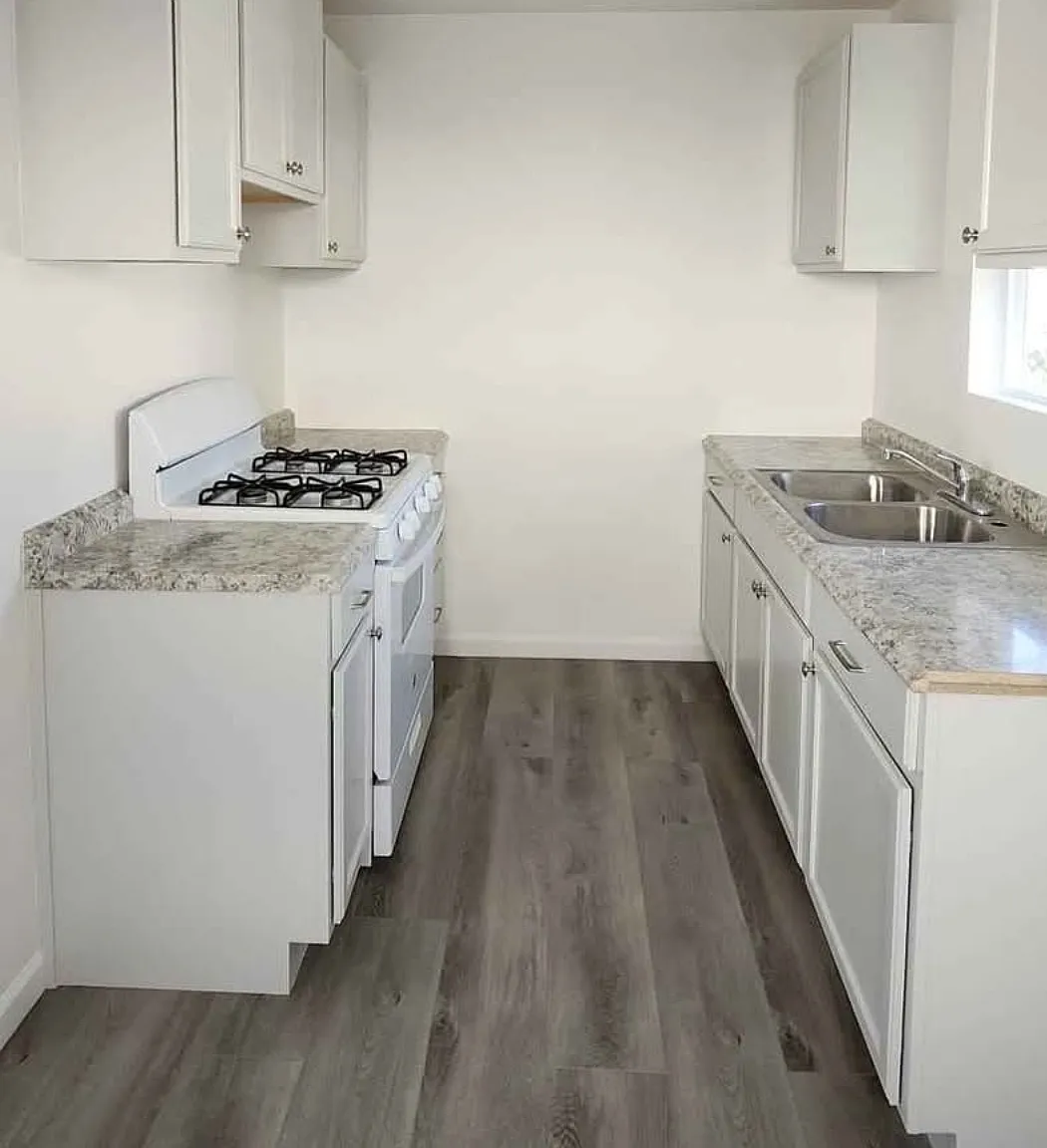 5751 1/2 Lexington Ave — Photo 3