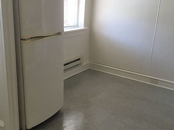 3rd image of 420 Edmonds Ave APT 3