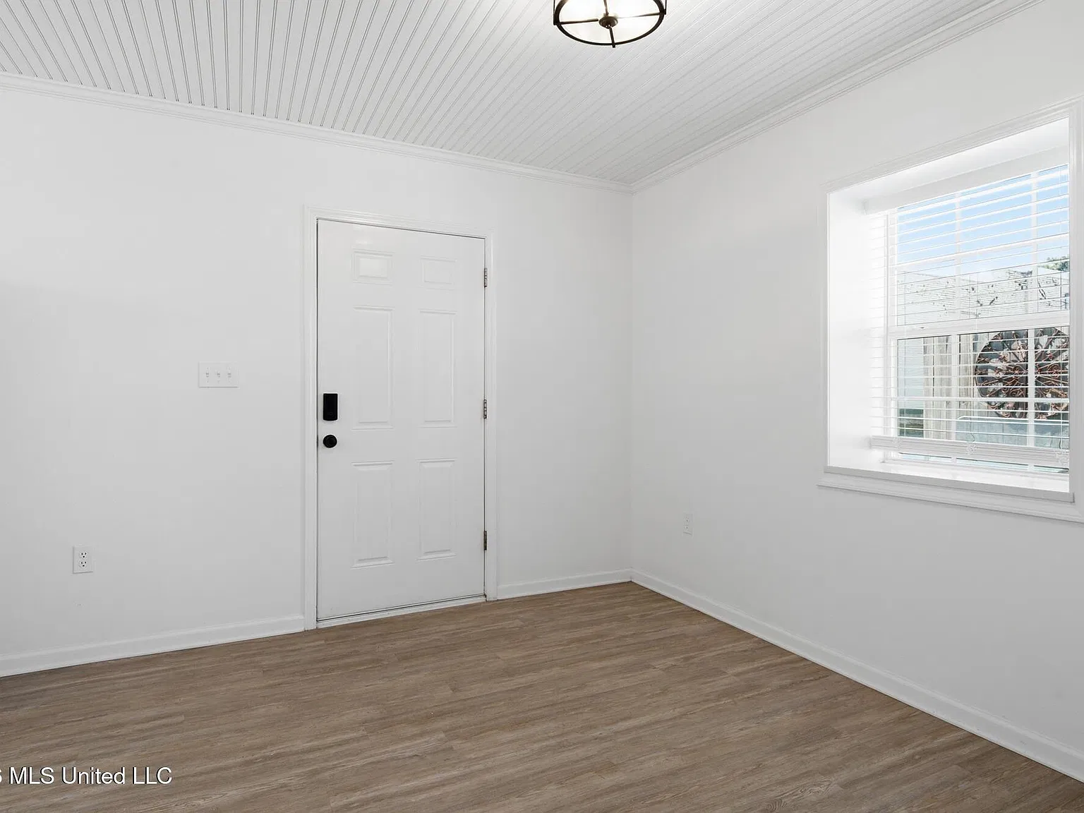 2 bed, 1.0 bath, 850 sqft, $1,150 — Photo 3