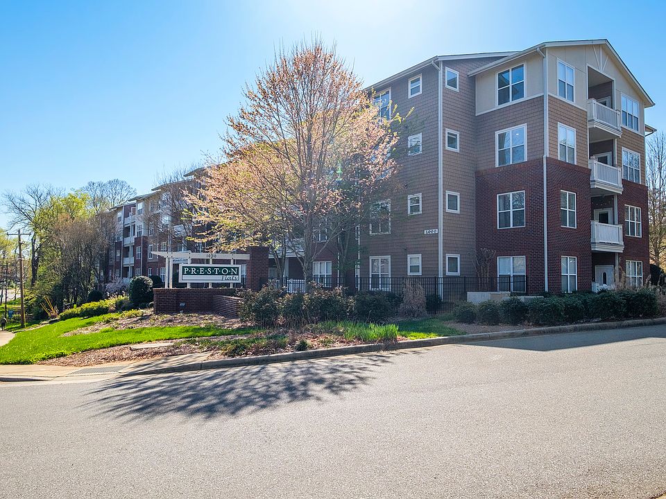 1st image of 1000 E Woodlawn Rd APT 122