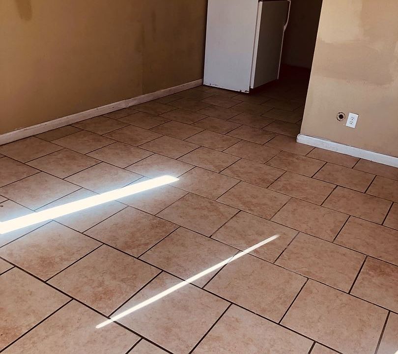 2nd image of 524 Texas St NE APT 1