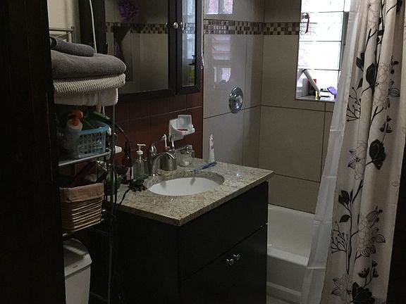 4th image of 2434 W Walton St #1