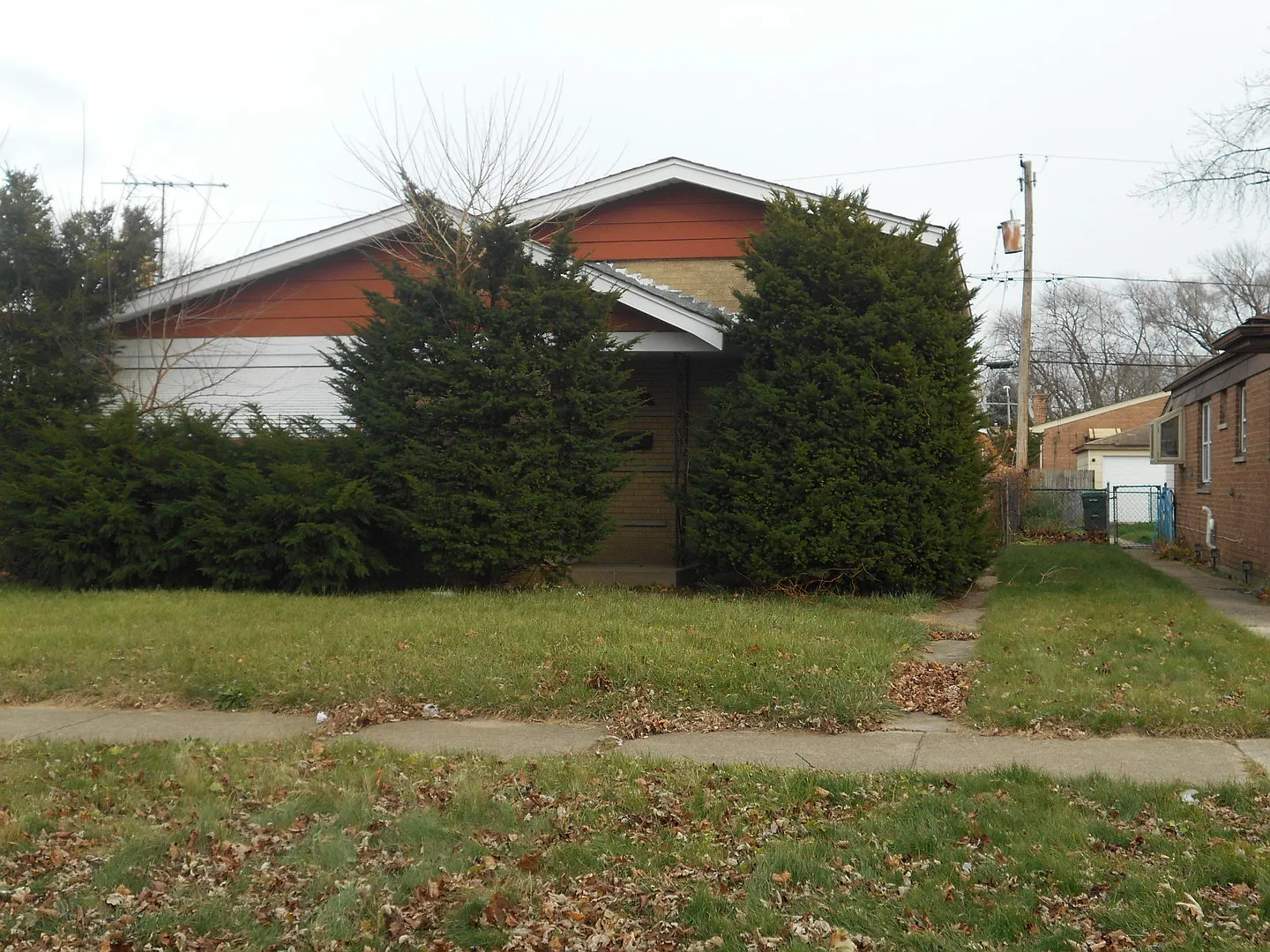 14327 Kenwood Ave photo 1