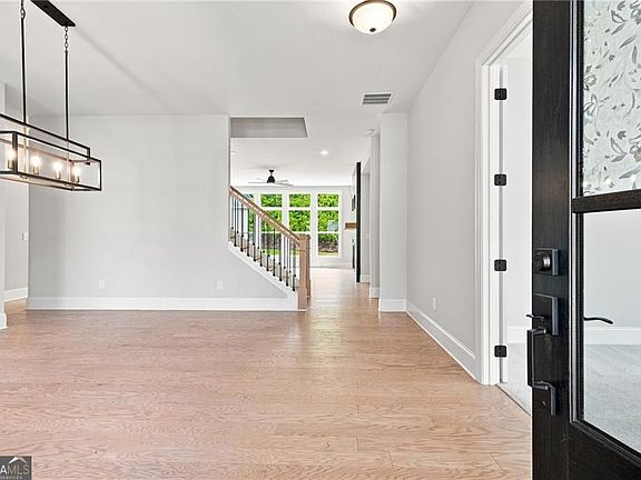 2nd image of 886 Keystone Dr