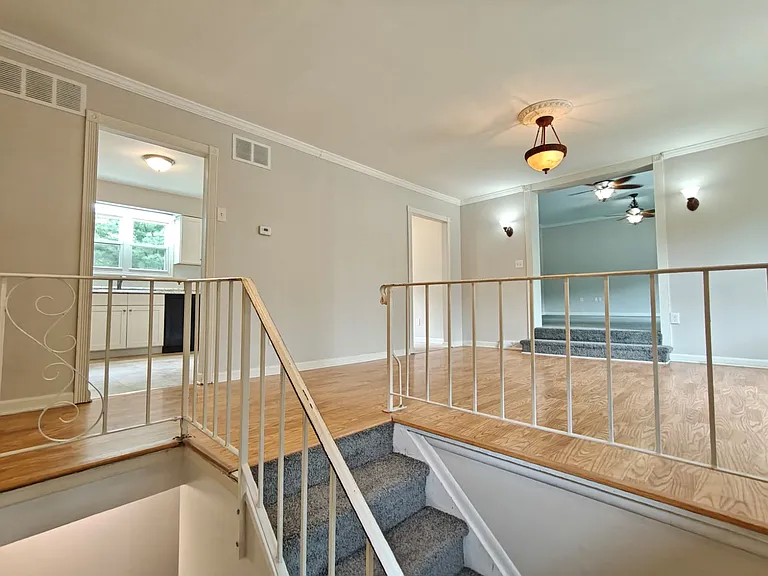 252 Terry Ln — Photo 3