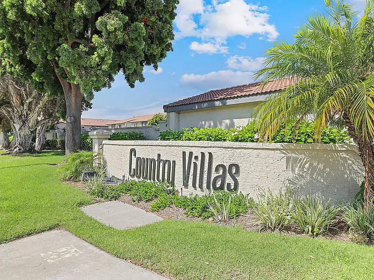 Country Villas — Photo 26