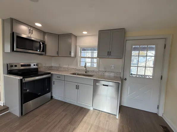 35 N Main St #1, Newmarket, NH 03857