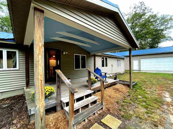 9840 Moore Rd, Johannesburg, MI 49751