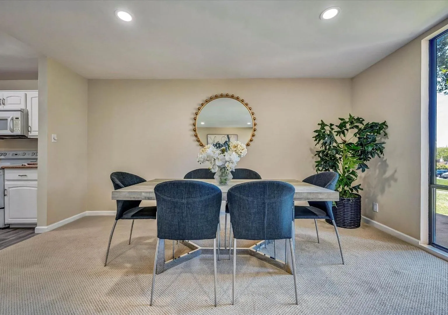 Premier Marina Point 2-Bedroom Condo with Private Deck — Photo 4