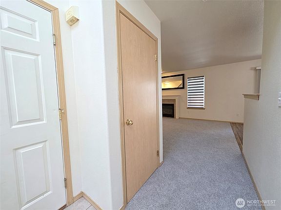 5th image of 20702 190th Avenue E