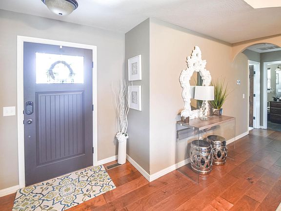 5th image of 610 E Katella Cir