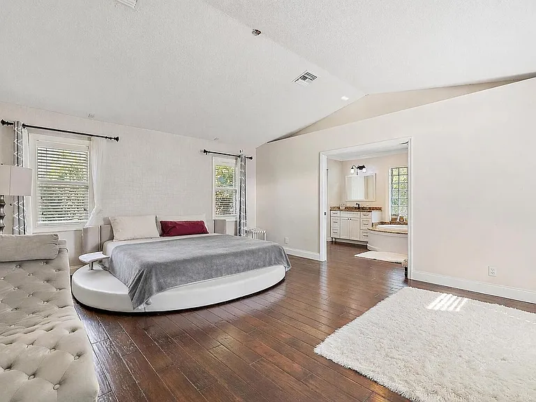 542 N Cypress Dr — Photo 13