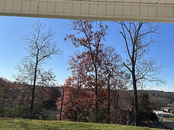 5th image of 260 Aspen Dr