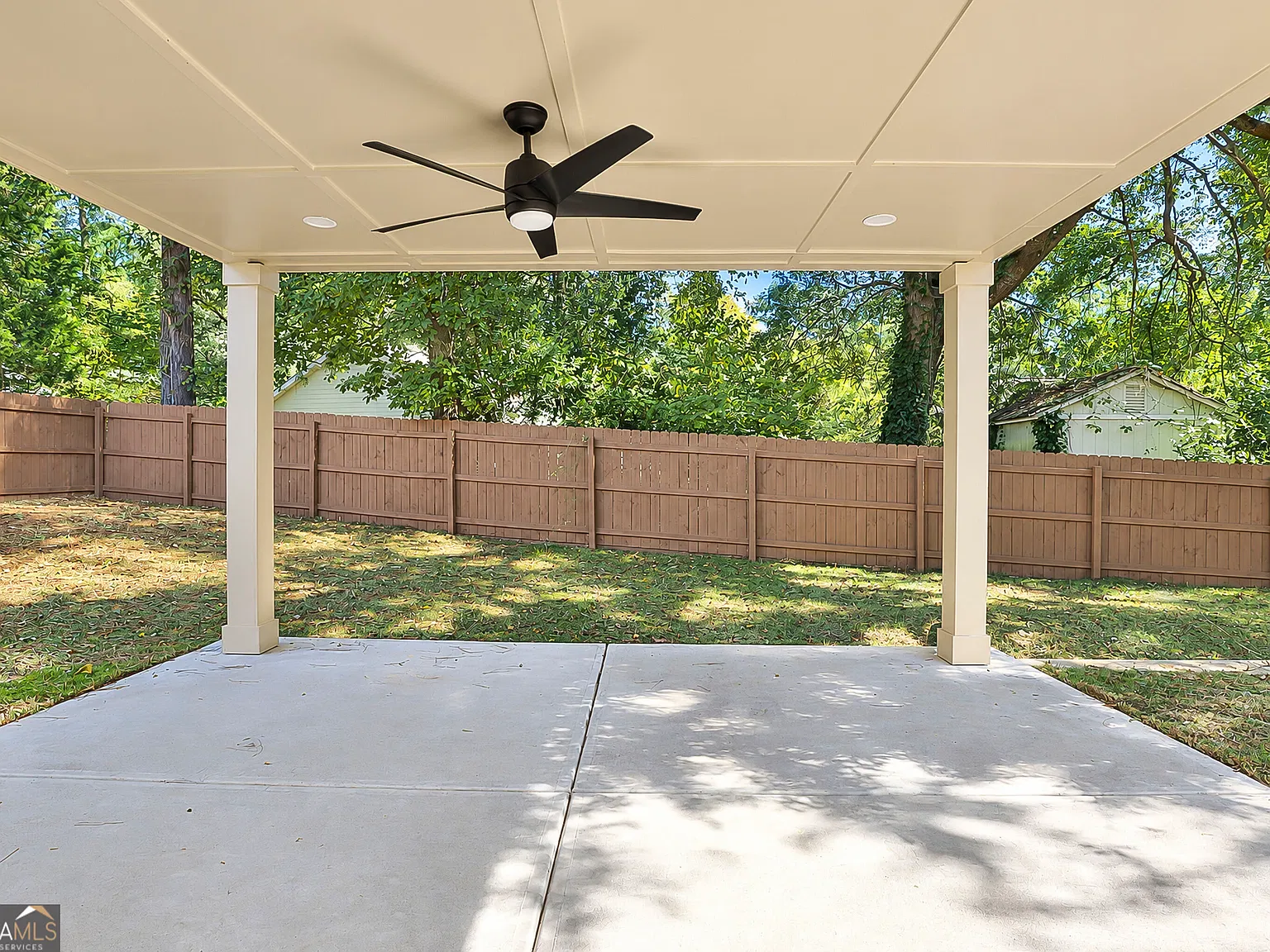 3 bed, 2.0 bath, 1189 sqft, $3,000 — Photo 2