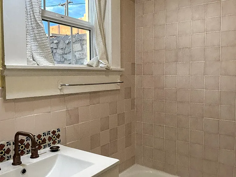 224 W Mountain Ave #B — Photo 6