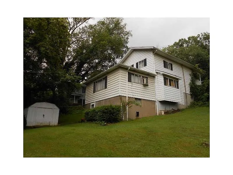 650 Locust Ave photo 1