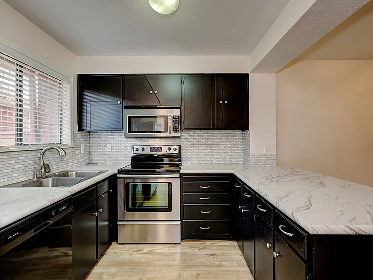 3036 S Betsy Ross Ln — Photo 2