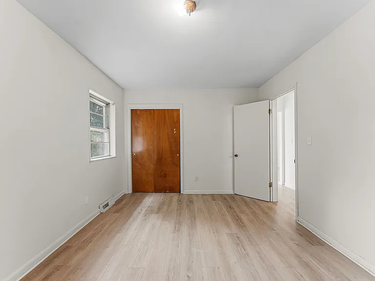 2762 Noble — Photo 14