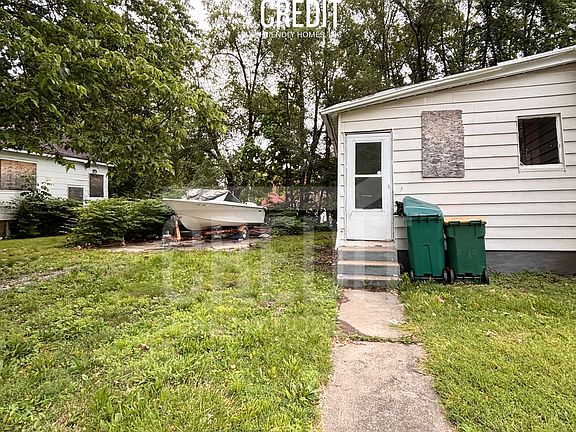 2nd image of 1700 E Prairie Ave