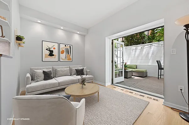 Sold by Poljan Properties Inc. | media 18