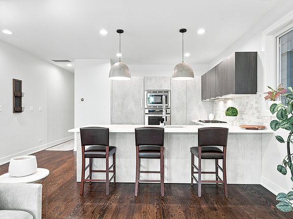 5th image of 2210 W Chicago Ave #2E