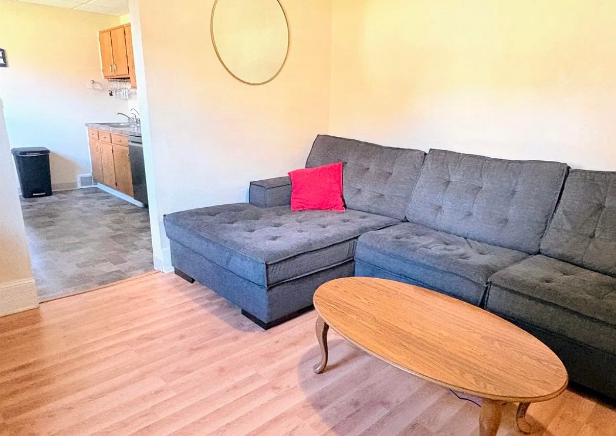 2 bed, 1200 sqft, $1,500 — Photo 4