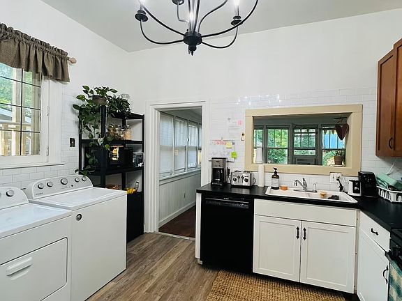 4th image of 315 S Washington St #101