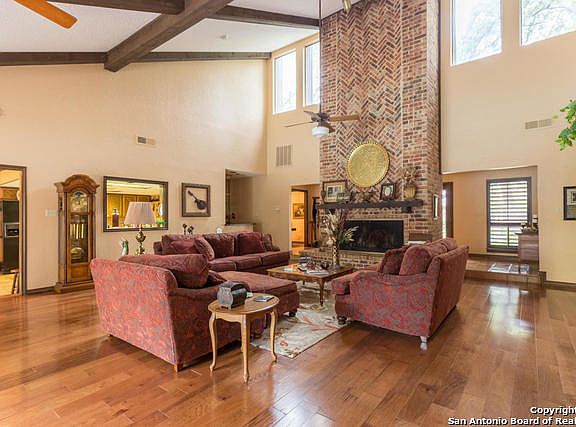 3rd image of 303 Twisted Wood Dr