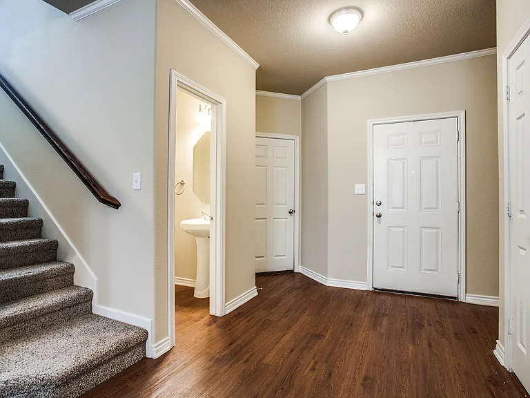 450 Woodgrove Dr #B — Photo 7