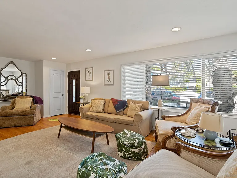 647 Loring St — Photo 5