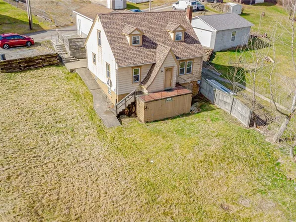 711 Sellers Ave, Jeannette, PA 15644