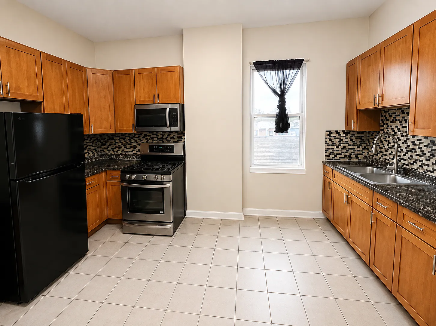 3 bed, 1100 sqft, $1,900 — Photo 2