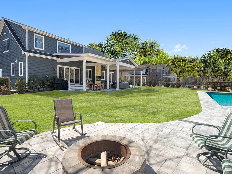 50 Squires Blvd — Photo 23