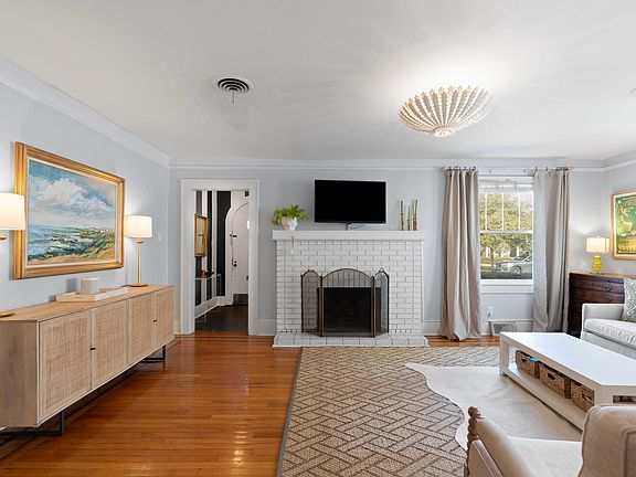 5th image of 237 Gordon St