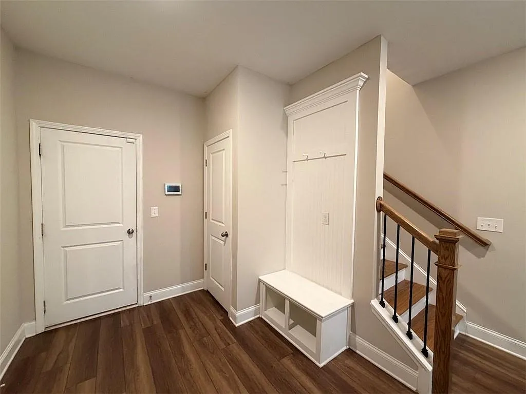 3 bed, 3.5 bath, 2525 sqft, $3,850 — Photo 4