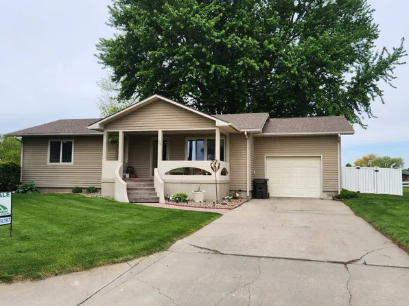 109 Nelson Cir, Saint Paul, NE 68873