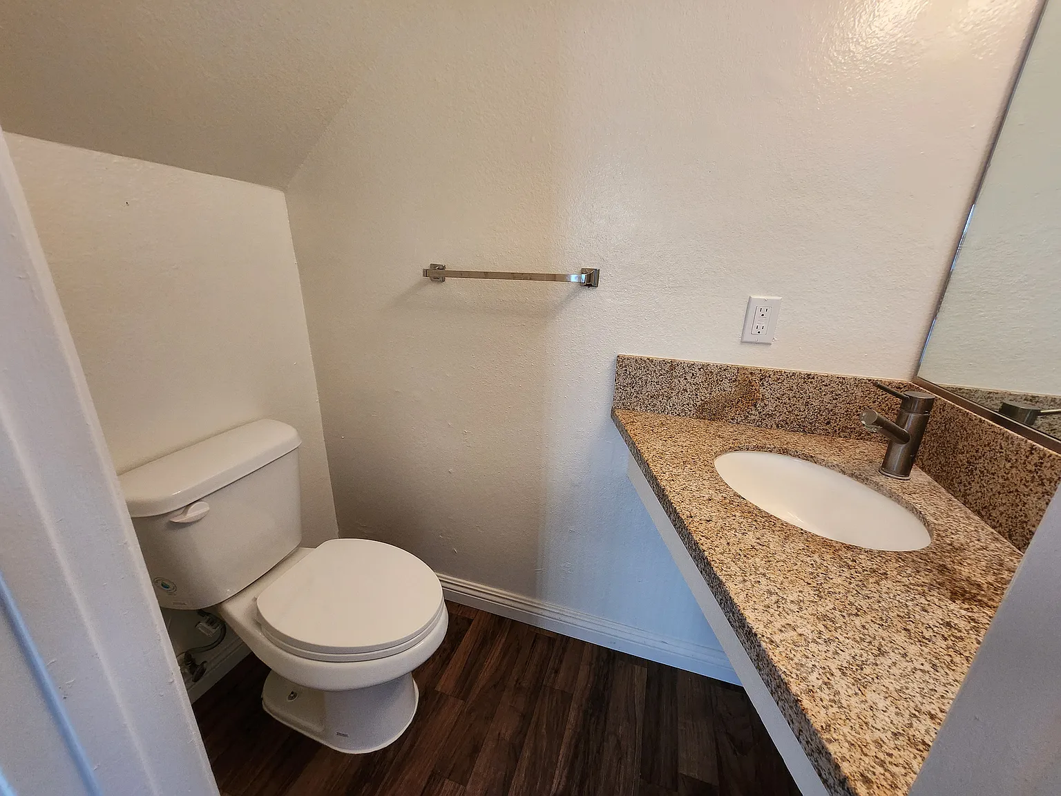 2 bed, 1.5 bath, 870 sqft, $2,650 — Photo 4