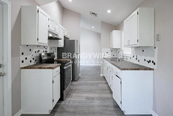 2406 S Lake Ave — Photo 8